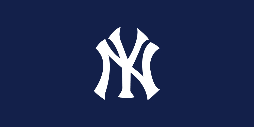 Logo New York Yankees na granatowym tle